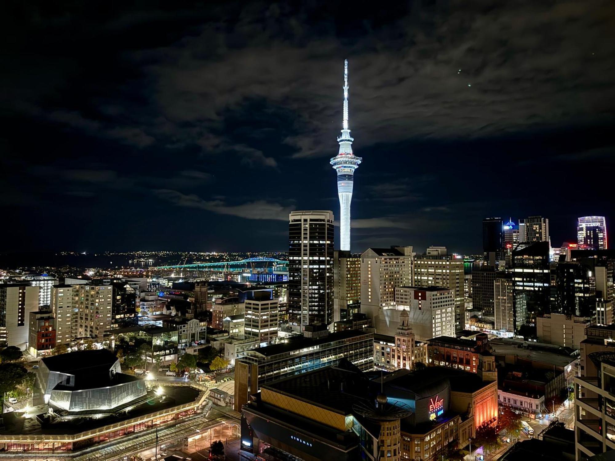 Skytower And City View 2 Bedroom Apartment On High Floor Auckland Luaran gambar